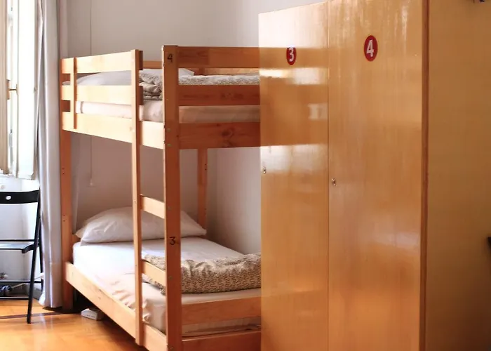Hostel Global 247 *